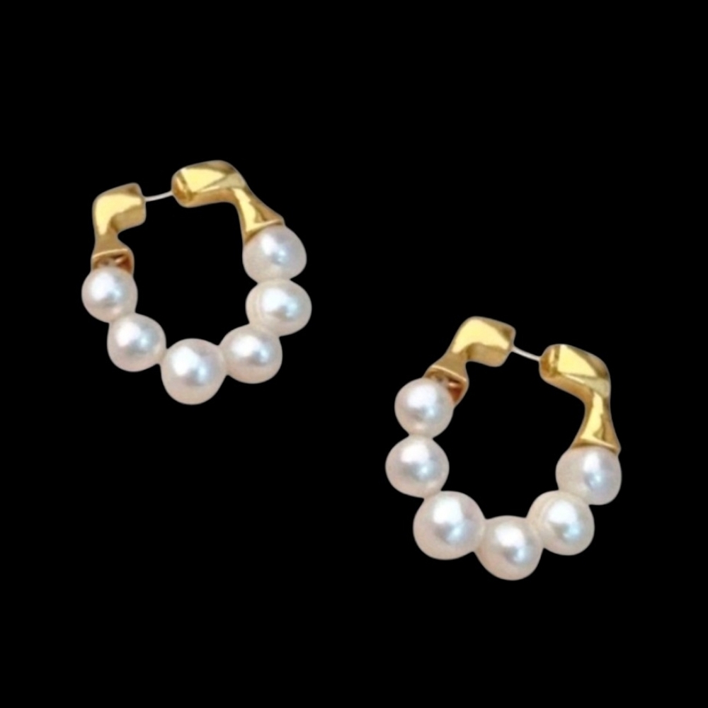 Gold Hoop Earrings With Pearls